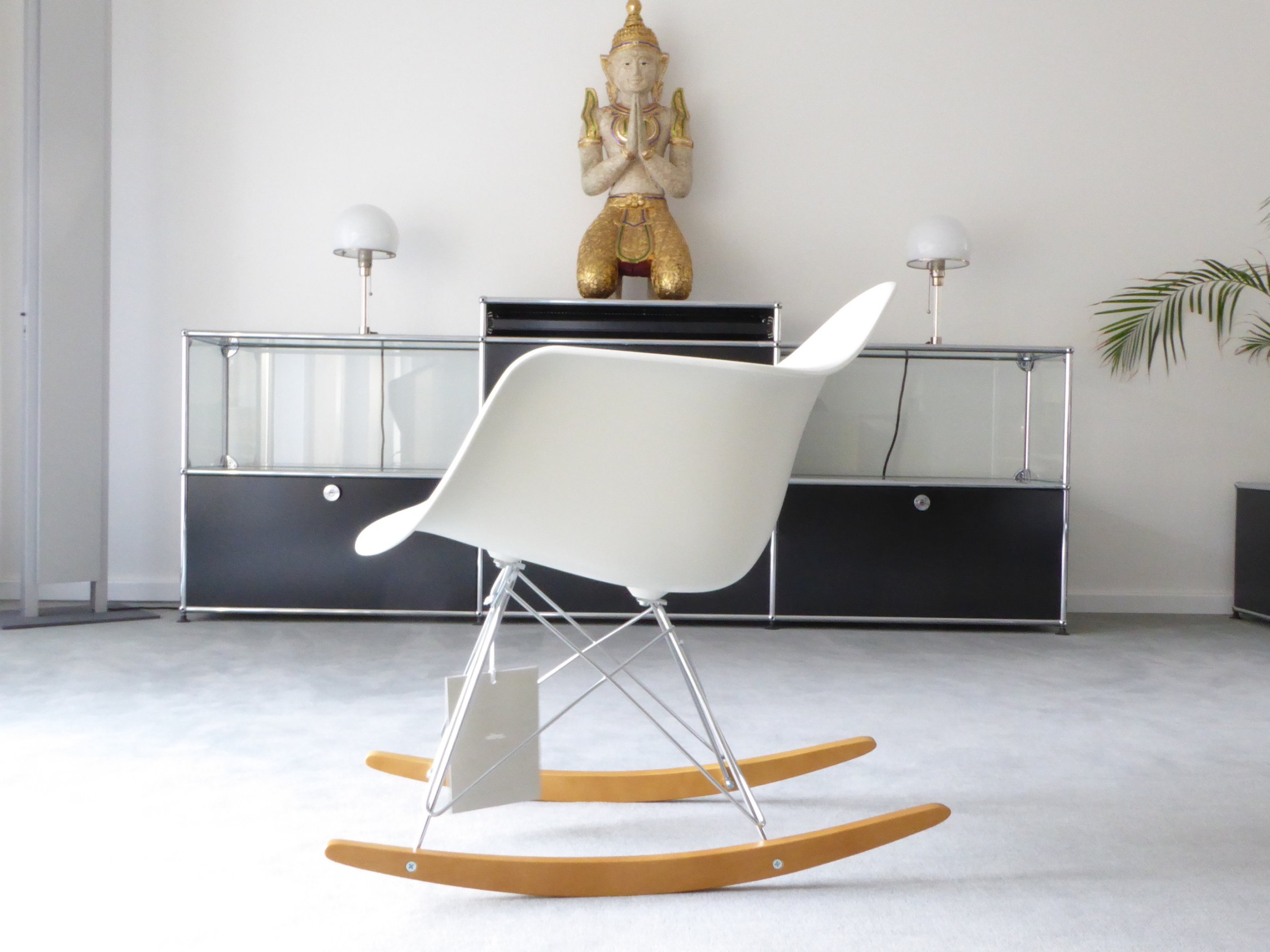 Vitra RAR Schaukelstuhl Charles & Ray Eames Ahorn, Neu — furniturelife